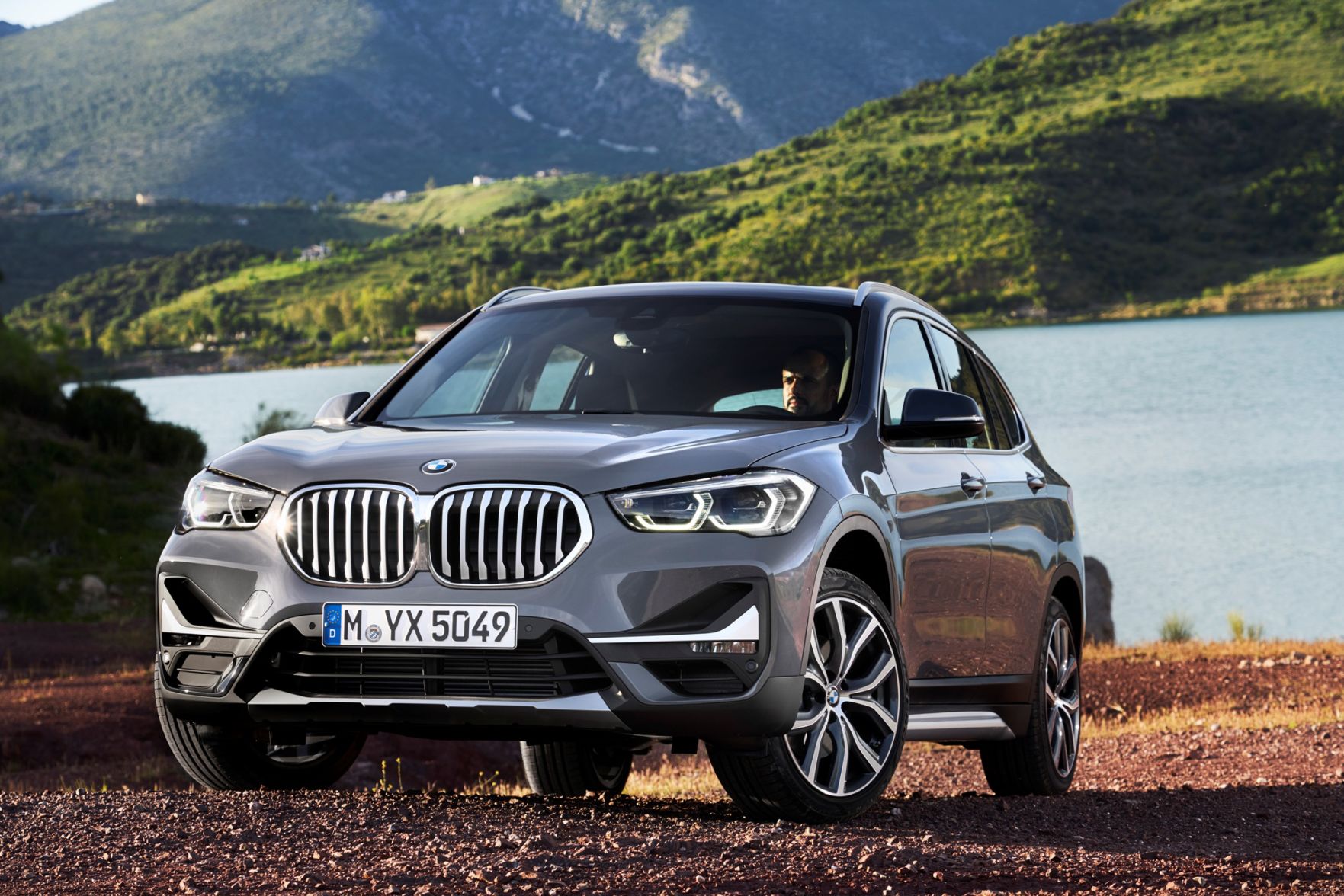 bmw2020x1-0623a.jpg